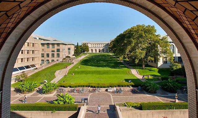 FOTO 24 | Carnegie Mellon University, Estados Unidos. Número de estudiantes: 12,676. Porcentaje de estudiantes internacionales: 45%. Proporción entre hombres y mujeres: 39/61