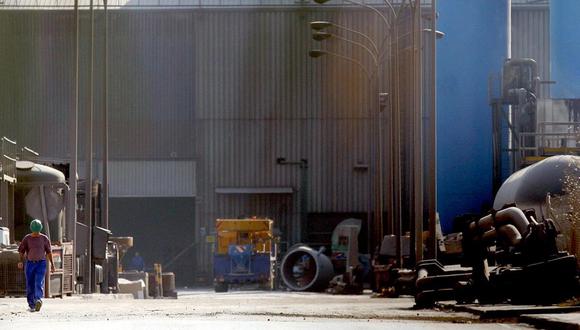 Vista de la factoría de Acerinox en Los Barrios (Cádiz), en una fotografía de archivo. (Foto: EFE/A.Carrasco Ragel)