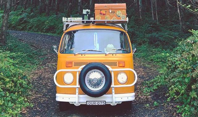 Pero hay una salida. La mayoría de la gente compra algo retro o usado, de todos modos. Esa es la forma más ahorrativa de conseguir una van para el verano.