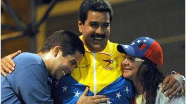 Venezuela – Nicolás Maduro, El único hijo de Nicolás Maduro, producto de su primer matrimonio con Adriana Guerra Angulo, ha tenido una carrera pública envidiable. El venezolano se desempeñó en su infancia como flautista y llegado el momento estudió Econom