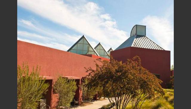 FOTO 32 | Nuevo México - Universidad de Santa Fe de Arte y Diseño. Costos de matrícula, alojamiento, comida y otros costos, 2016-17: US$ 45,392. Precio promedio pagado por un estudiante con ayuda / beca, 2015-2016: US$ 29,245. Ubicación: Santa Fe, NM. Sector: privado con fines de lucro. Número de estudiantes: 803. (Foto: Steve Spartana via Wikipedia)