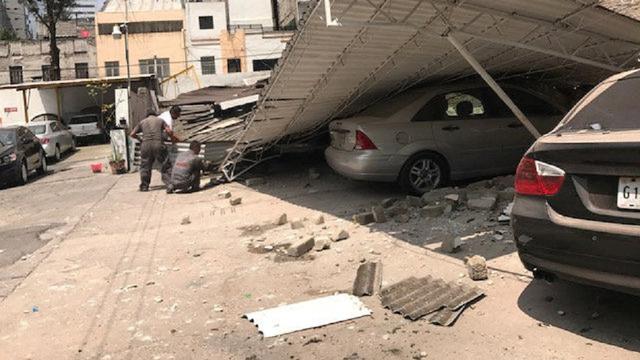 Foto 9 | En Ciudad de México funciona un sistema de alarmas que se activa un minuto antes del sismo, pero periodistas de AFP dijeron que esta vez se escuchó la alarma al mismo tiempo que comenzó a sentirse el temblor.