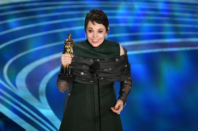 Olivia Colman acaba de ganar su primer Oscar a Mejor Actriz por "La favorita".  (Foto: AFP)