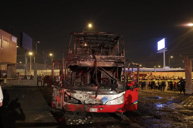 Por indemnización por gastos de sepelio: Comprobantes de pago por los gastos de servicios funerarios amparados por el SOAT y certificado policial. (Foto: GEC|  Renzo Salazar)