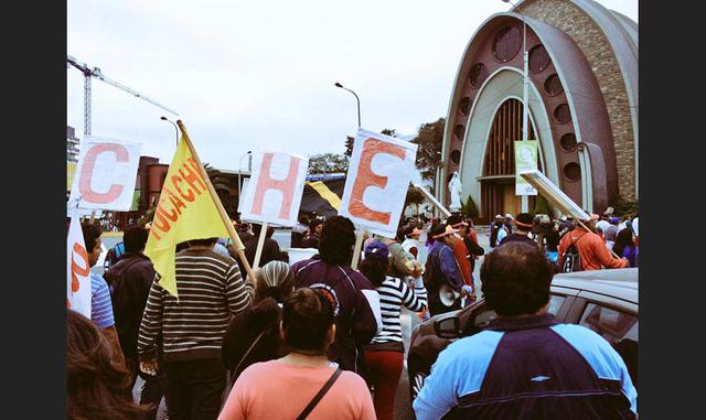 FOTO 5 | Los profesores recorrieron la avenida Santa Cruz y llegaron hasta el Óvalo Gutiérrez. (Foto: @kadaui)