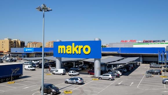 30 de enero del 2009. Hace 15 años. Makro invertirá US$ 100 millones en supermercados mayoristas. Makro planea construir quince tiendas en los próximos cuatro años que estarán ubicadas tanto en Lima como en provincias.