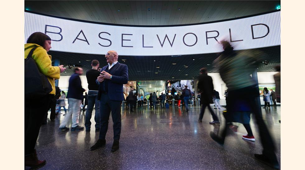 Baselworld, la feria anual más importante de la industria relojera, reúne este año a cientos de visitantes en Basilea, Suiza, desde el 17 al 24 de marzo. (Foto: AFP)