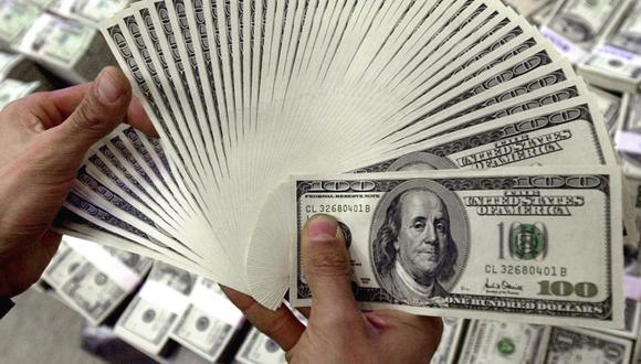 En casas de cambio de Lima, el dólar se cotiza en S/ 3.360 la venta. (Foto: AFP)