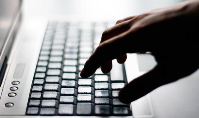 No utilizar datos personales. No se debe utilizar información personal, como su fecha de nacimiento, nombre, o el nombre de su pareja, ya que son opciones obvias que permiten descifrar con mayor facilidad su contraseña