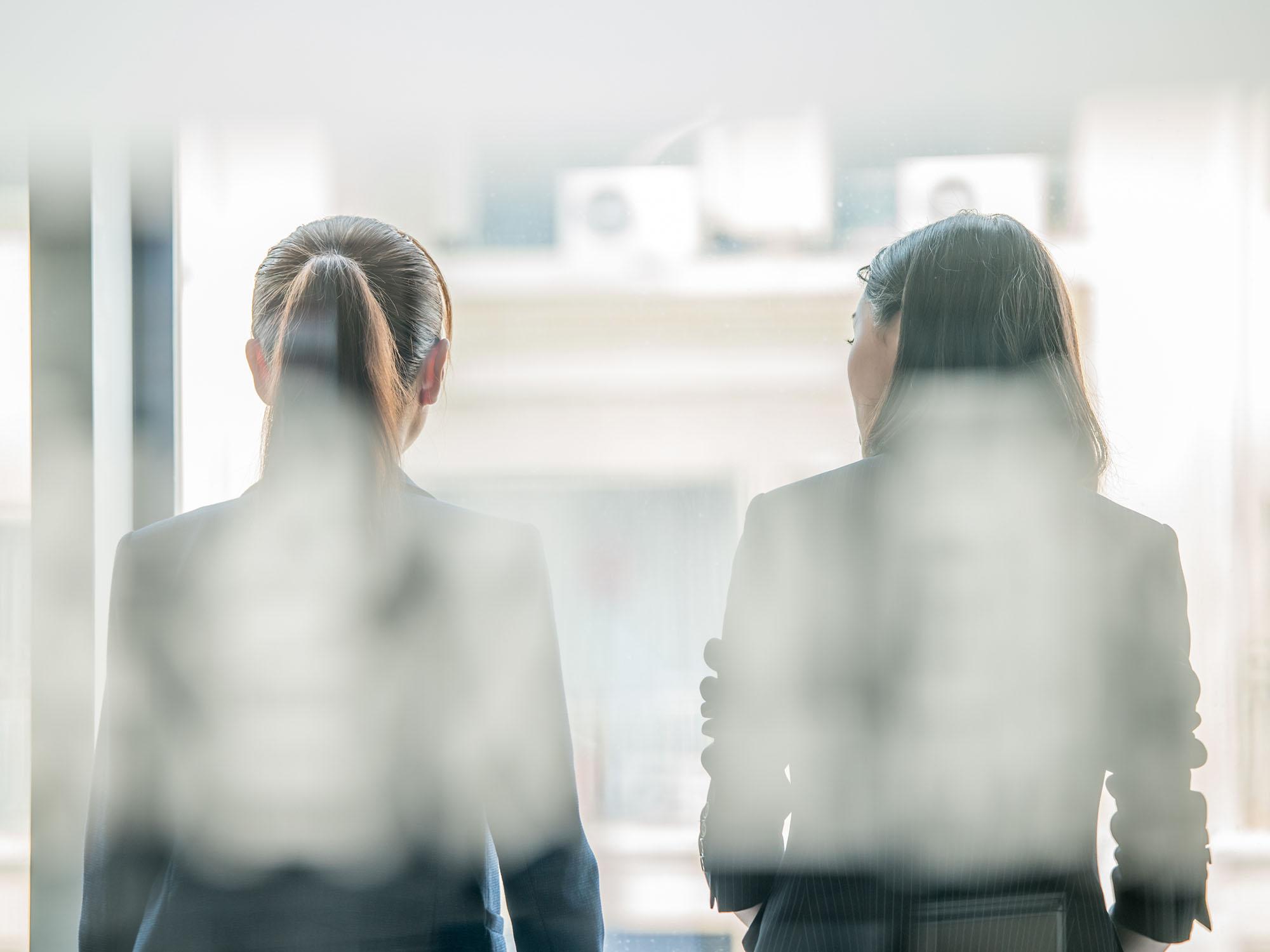 En los mercados emergentes, las mujeres en los directorios eran más propensas que los hombres a tener experiencia financiera en cargos como directora financiera.