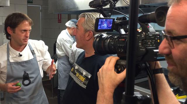 Mike Colameco’s Real Food recorre las cocinas más sofisticadas de importantes restaurantes ubicados en EE.UU., y de otros países del mundo. Es transmitido nacionalmente por Create TV de la cadena PBS, en donde el show es visto 18 veces por semana, 6 días 