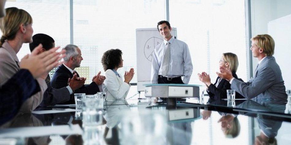 Una vez que tengas dominada la forma en que expondrás tus ideas, es importante que mantengas a la audiencia totalmente atenta. (Foto: Shutterstock)