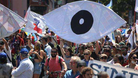 Chile ha estado dividido por las protestas durante tres meses, con manifestantes que exigen mejores pensiones, atención médica y educación. EFE/ Elvis González
