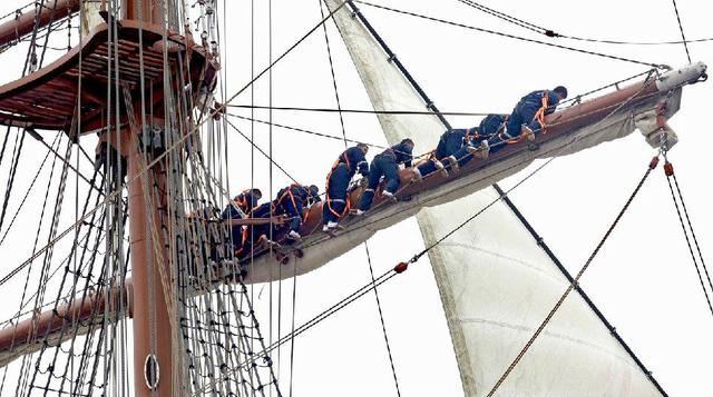 El buque servirá para el entrenamiento de los cadetes en navegación y maniobras de despliegue de velas (foto: Ministerio de Defensa).