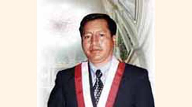 Gregorio Ticona Gómez fue electo por Puno por Somos Perú fue de los pocos que aceptó haber sido tránsfuga. “Fue un error gravísimo, algo lamentable. Lo reconozco, y en todo este tiempo he tenido que explicar y pedir disculpas a mi pueblo”.