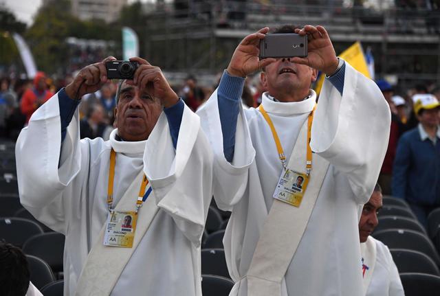 Foto 5 | Si en caso toma fotos o videos, trate de compartirlos en redes sociales cuando ya esté en casa.