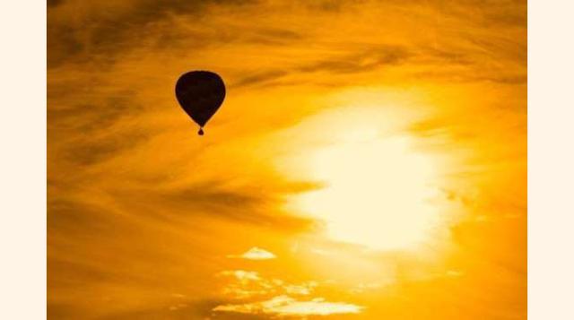 Festival de Montgolfières de Saint – Jean – Sur – Richelieu, Canadá. Durante el mes de agosto, 125 globos aerostáticos provenientes de Europa, América del Norte y Sudamérica invaden el cielo de la ciudad canadiense. El festival dura nueve días y propone u