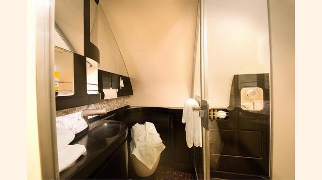 La lujosa suite también viene con baño y ducha. (Foto: Mega Ricos)