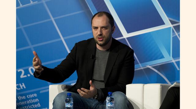 Jan Koum, fundador de WhatsApp. Creció en condiciones humildes en Kiev, Ucrania, y a los 16 años se mudó a EE.UU. Es conocido por tener hábitos de ahorro, como cuando vendió su firma por US$ 19,000 millones en febrero del 2014, presionó a Facebook para ce