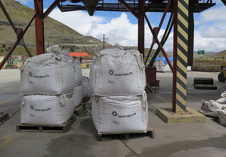 La agencia S&P colocó ayer sus calificaciones crediticias y de emisión ‘BBB-’ de la compañía minera peruana en CreditWatch con implicaciones negativas. (FOTOS)