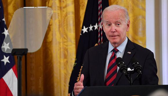 El presidente de los Estados Unidos, Joe Biden, pronuncia un discurso durante una recepción que celebra el Mes del Orgullo en el Salón Este de la Casa Blanca, el 15 de junio de 2022. (Foto de Nicholas Kamm / AFP)