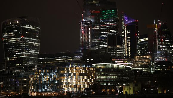 LONDON, ENGLAND - DECEMBER 16: General view of the City of London skyline at night following the announcement of an interest rate rise to 0.25% by the Bank of England, on December 16, 2021 in London, England.  (Photo by Dan Kitwood/Getty Images)