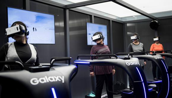 Una exhibición de realidad virtual de Samsung, durante los Juegos Olímpicos de Invierno Pyeongchang 2018. (Foto: AFP)