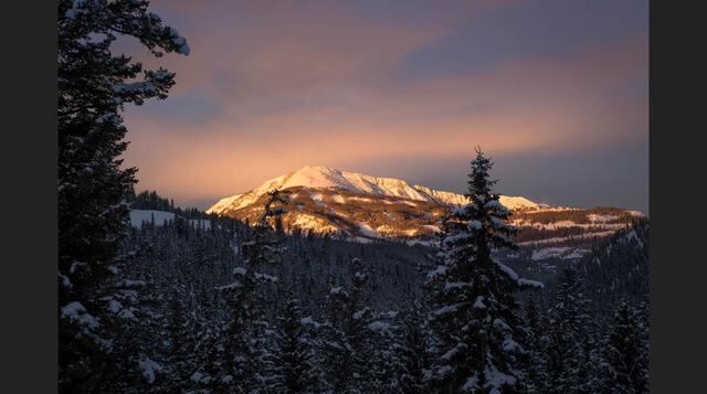 Es también la única comunidad de esquí y golf privada del mundo con sus propias montañas. (Foto: Megaricos)