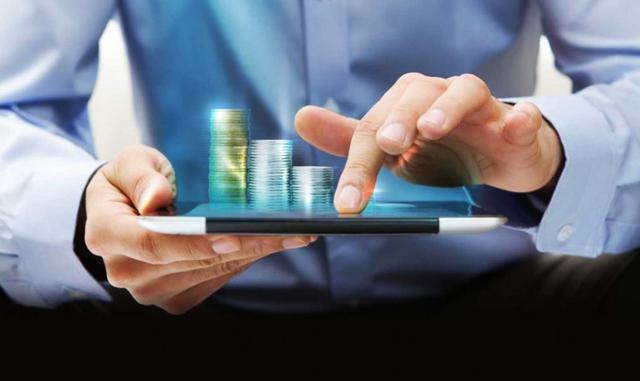 Foto 7 | Bonus track. ¿Cómo adquirir un préstamos online? Son tres pasos. Primero, selecciona el monto: Como primer paso se deberá seleccionar el importe y el número de cuotas deseados. El usuario solicitante en Holaandy, podrá disponer hasta S/. 2,000 si es cliente recurrente o desde S/.500 si es que lo solicita por primera vez. Los plazos a pagar se proponen entre una y tres cuotas dependiendo el perfil del usuario. Luego se debe completar un formulario: Una vez seleccionado el importe a solicitar y las cuotas a pagar, se deberá llenar un formulario para detallar los datos personales como DNI, nombre, apellidos, teléfono celular, correo electrónico, entre otros. Al final, el dinero llega en 1 hora: Se deberá ingresar un número de cuenta a nombre del solicitante en los bancos permitidos. A continuación el cliente recibirá en su celular un código PIN como verificación, que deberá ingresar a manera de firma electrónica en el portal web y listo, una vez aprobado el crédito, en una hora los fondos del préstamo estarán depositados en su cuenta bancaria.