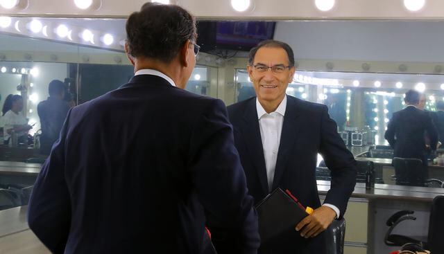 Imagen tomada antes de entrevista en set de televisión de Punto Final en Junio 2018. (Foto: Presidencia de la República)