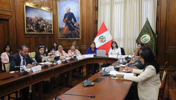 La presidenta de la comisión de la Mujer del Congreso, Milagros Jaúregui, confirmó que también derogaron el decreto supremo referente a la capacitación obligatoria en género en el servicio público.
