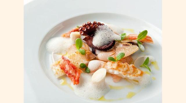 Chef’s Table, Brookly Fare (Nueva York, EE.UU.). Este restaurante de tres estrellas Michelin ofrece un menú orientado a los productos marinos. Por US$ 612 ofrece el menú degustación en más de 15 tiempos para dos personas.