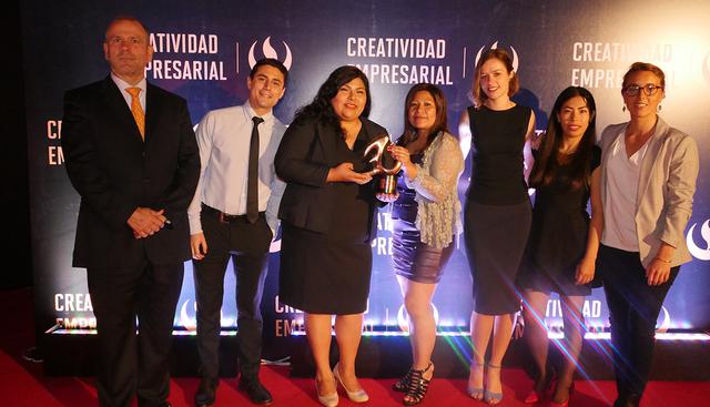 X-Runner Venture obtuvo el premio en la categoría “Compromiso con la Sociedad” por crear una tecnología innovadora que soluciona el problema de saneamiento en comunidades de bajos recursos de la capital. Premio presentado por el diario El Comercio.