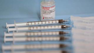 Moderna termina el proceso para pedir aprobación total de su vacuna antiCOVID