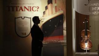 El violín que sonaba cuando el Titanic se hundía fue vendido por US$ 1.7 millones