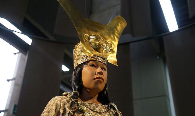 Su cuerpo muestra tatuajes de serpientes, arañas, cocodrilos, monos, leopardos, abejas y mariposas, lo cual confirmaría su posición política, y una posible función de adivina. (Foto: Reuters)