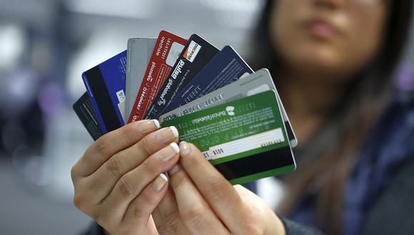 Es conveniente que el cliente se informe del uso adecuado de la tarjeta de crédito para utilizar los beneficios de su plástico.  (Foto: GEC)