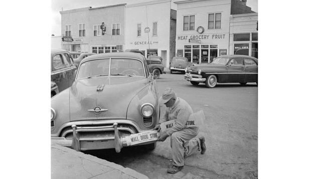 Convencer. Partiendo del propio discurso del cliente, lo que implica que el tipo de lenguaje se ajuste a su conocimiento, hay que introducir la oferta para él seleccionada. Se debe presentar utilizando el storytelling de marca, que incidirá en sus puntos 