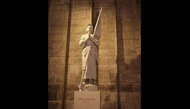 FOTO 10 | Juana de Arco
Una estatua de Santa Juana de Arco dentro de la catedral de Notre Dame. Fotógrafo: Waring Abbott / Michael Ochs Archives
