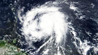 Huracán María azota con categoría máxima la isla caribeña de Dominica