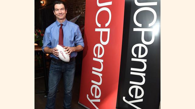 Jcpenney | Fundada En 1902 (115 Años) . Pese a tener que cerrar tiendas a causa de la crisis, en el verano de 2016 las acciones de la marca subieron a $11.99 lo que llevó a reforzar su permanencia en el sector. Según la revista STORES, la marca esta mejor