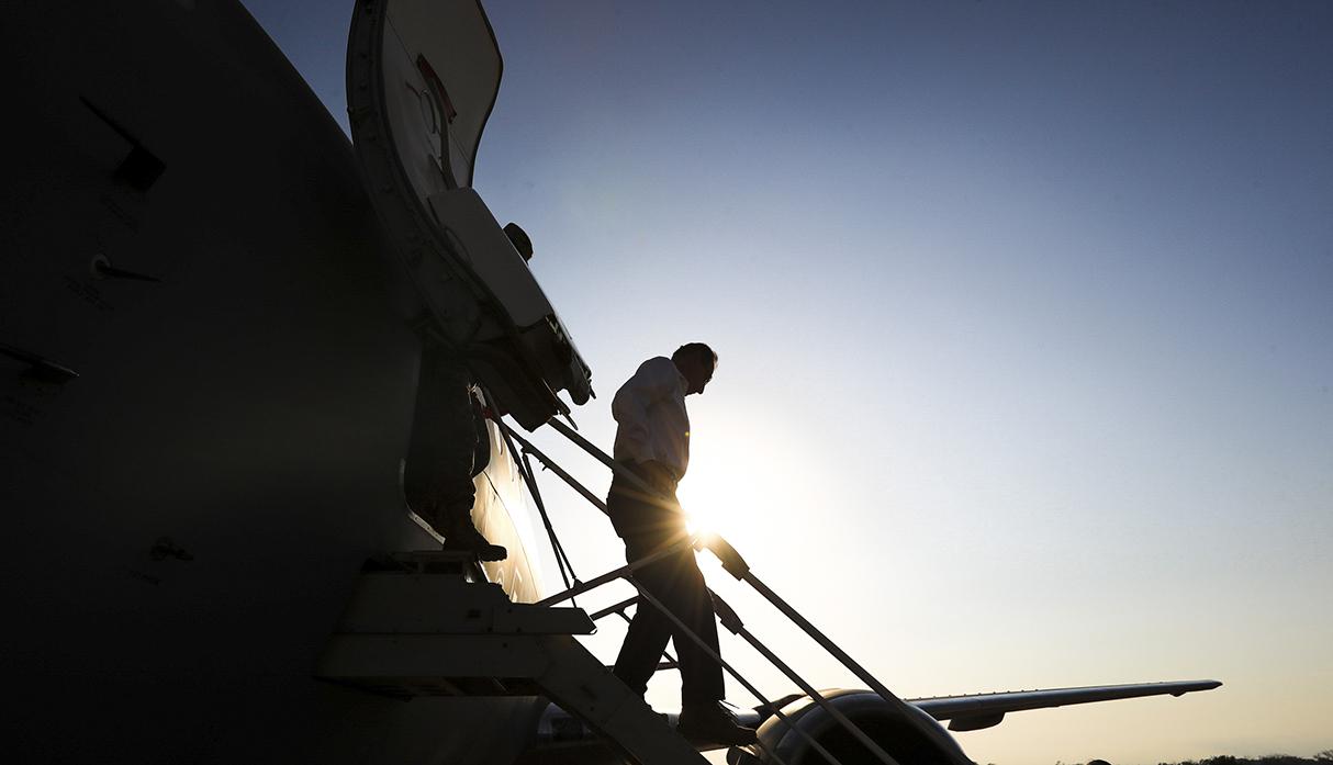 Martín Vizcarra asumió la Presidencia un día como hoy. Aquí en la inspección de obras de construcción del puente Independencia, en el distrito de Catacaos, Piura. (Foto: Presidencia de la República)