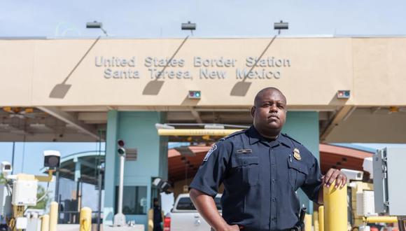 El director del puerto de Aduanas y Protección Fronteriza, Tony Hall, posa para un retrato en el puerto de entrada de Santa Teresa en Santa Teresa, Nuevo México, el miércoles 10 de agosto de 2022. Foto: Bloomberg