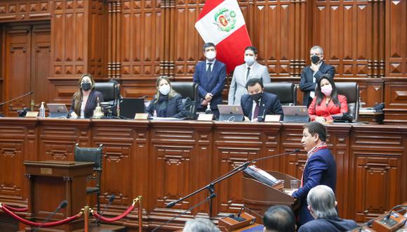 El presidente del Consejo de Ministros, Guido Bellido, inició su discurso para solicitar el voto de confianza ante el pleno en quechua. (Foto: Congreso)