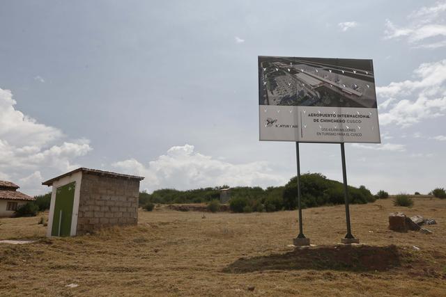 Foto 22: Durante el Fenómeno del Niño fue voceado como titular de la que sería Autoridad de la Reconstrucción con Cambios; sin embargo, esto no se dio. En vez, tomó la decisión de seguir con el proyecto de la construcción del Aeropuerto Internacional de Chinchero.