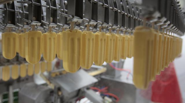 “En países donde hay estaciones, en el verano el consumo se incrementa. Aquí vemos esas variaciones con El Niño y La Niña”, afirmó  Carolina Lorduy, directora de la Cámara de alimentos de la Andi en Colombia. (Fuente La República de Colombia)