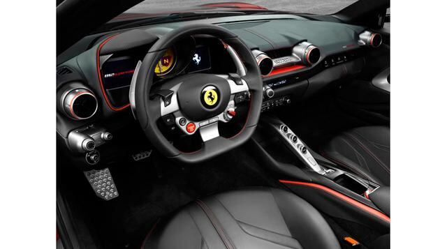 Con una apariencia más deportiva y más radical de la cabina (con nuevos asientos ergonómicos y deportivos y un nuevo volante).