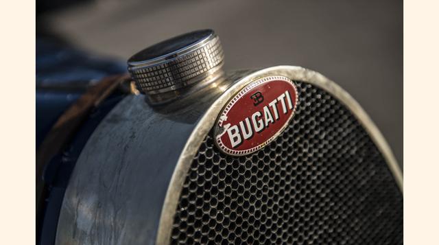 En los Bugattis Pur Sang, las ruedas son modernas a diferencia de las del período, de manera que se puede manejar con confianza en las actuales calles de las ciudades. Junto con el ventilador mencionado más arriba para prevenir el sobrecalentamiento, las 