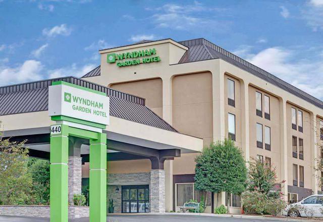 FOTO 5 | Wyndham Hotels and Resorts
Número estimado de franquicias: 7.760
Cuota inicial: $90.300 )
Inversión inicial estimada: $36,7 millones-$70 millones  (no incluye el valor del terreno)
Cuota de servicio: 5% de las ventas netas
Cuota por publicidad: 3% de las ventas netas
(Foto: facebook)