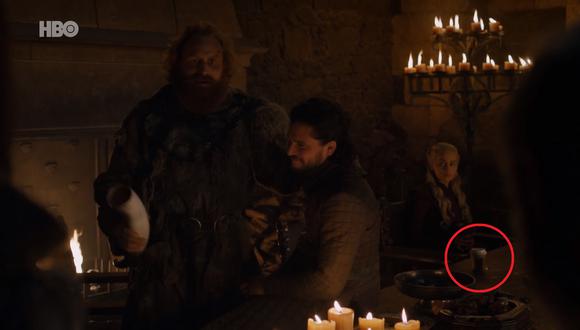 El vaso parece ser de Starbucks, y se encuentra cerca de Daenerys Targaryen (Emilia Clarke). (Foto: HBO)